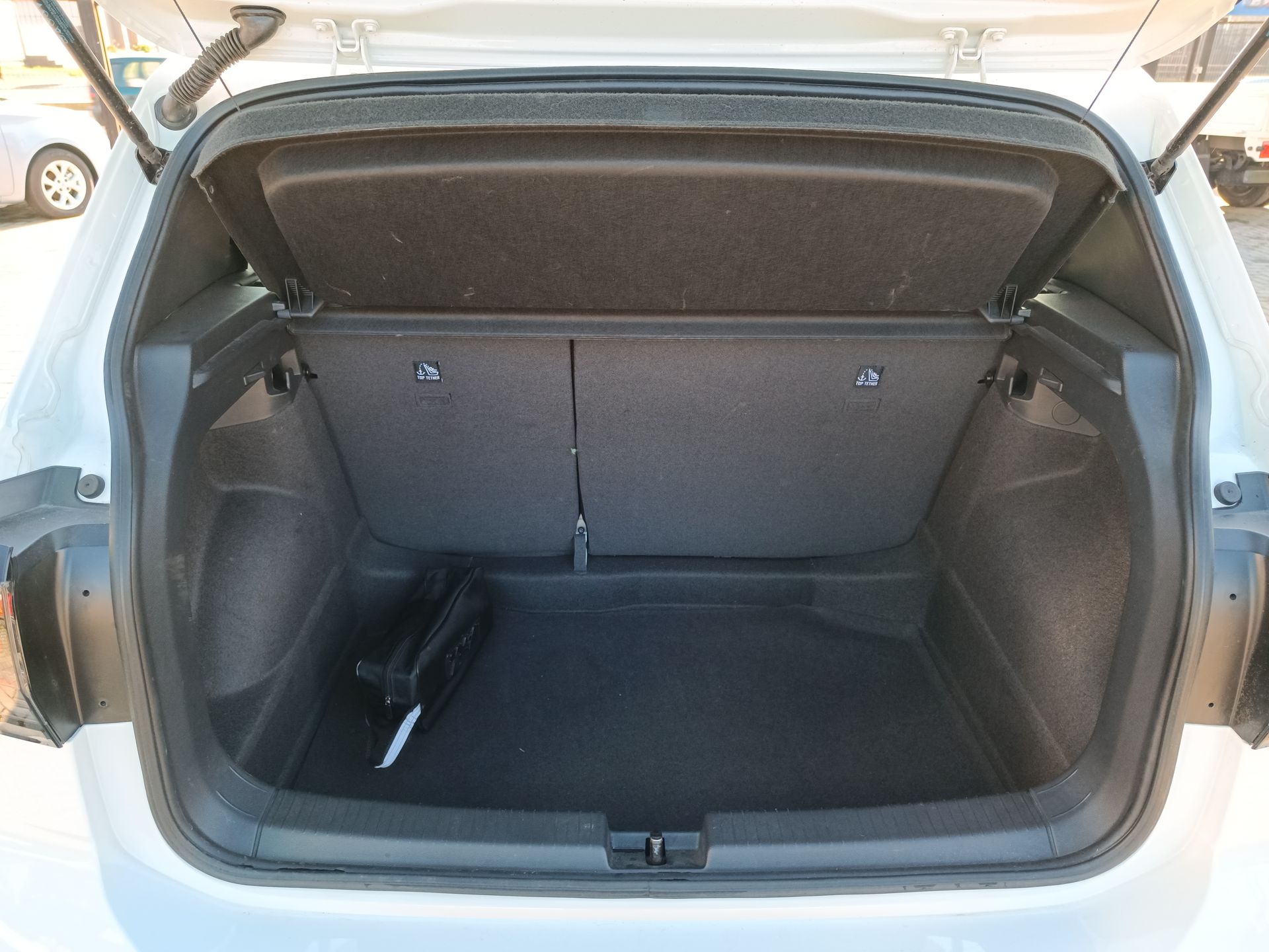 VOLKSWAGEN - 29