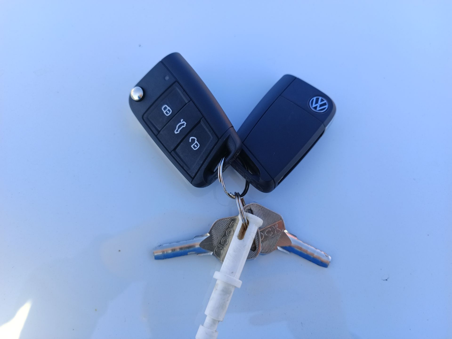 VOLKSWAGEN - 32