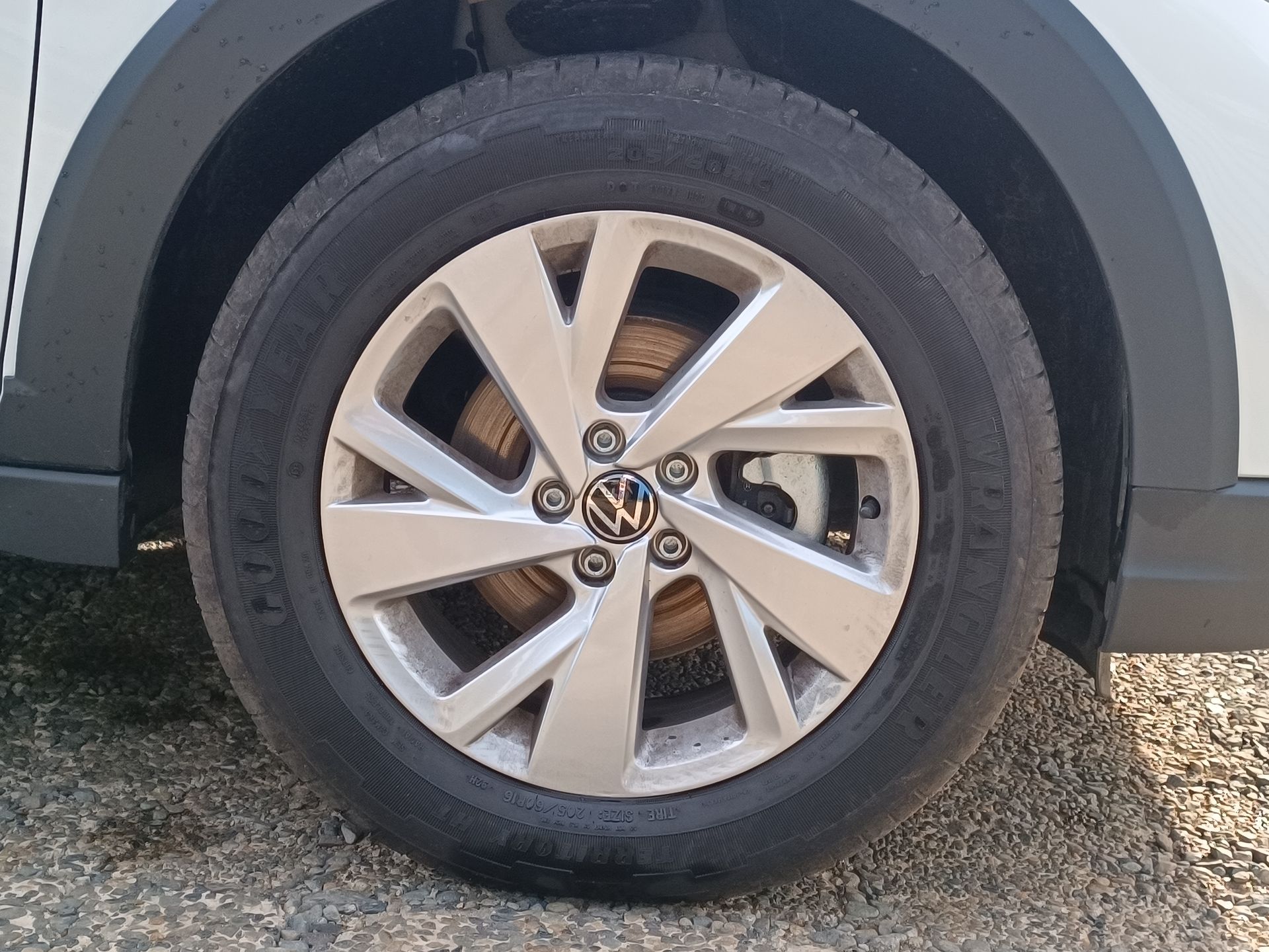 VOLKSWAGEN - 17
