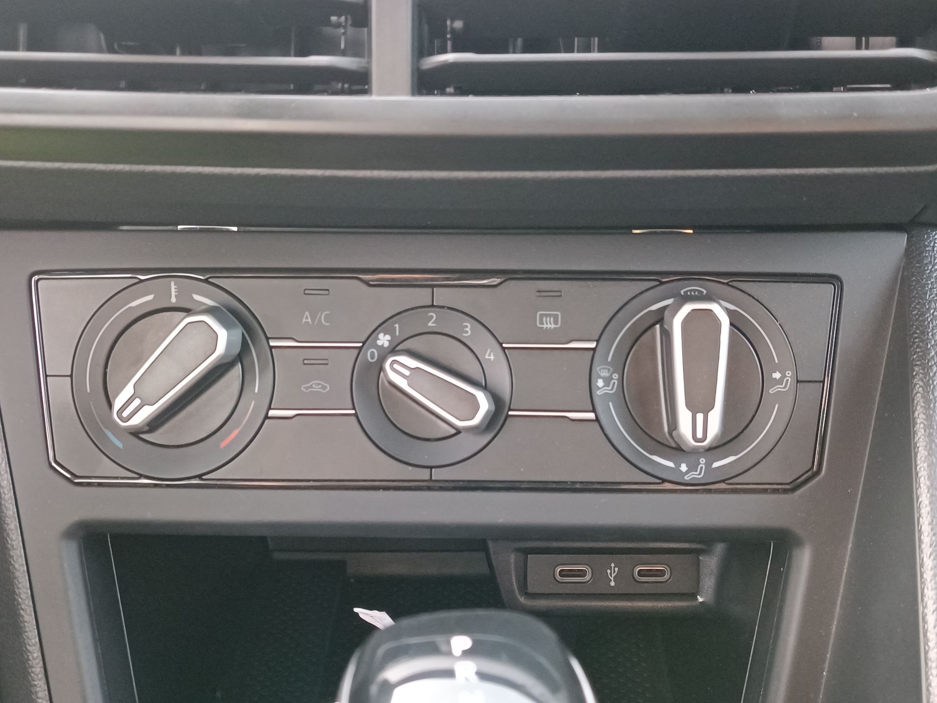 VOLKSWAGEN - 25