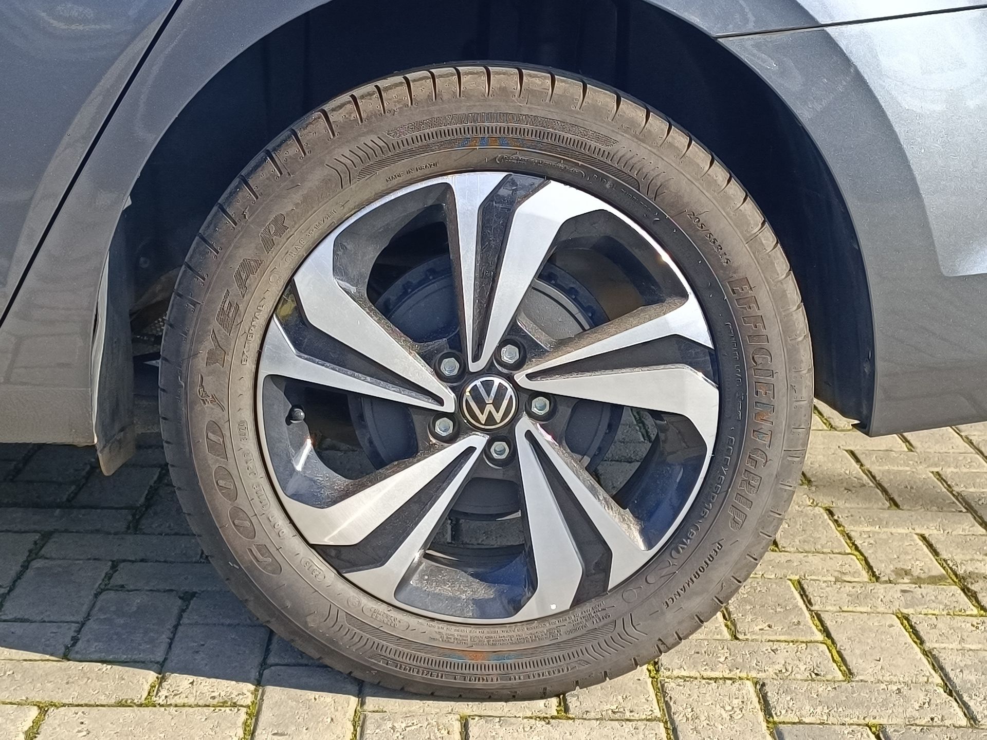 VOLKSWAGEN - 17