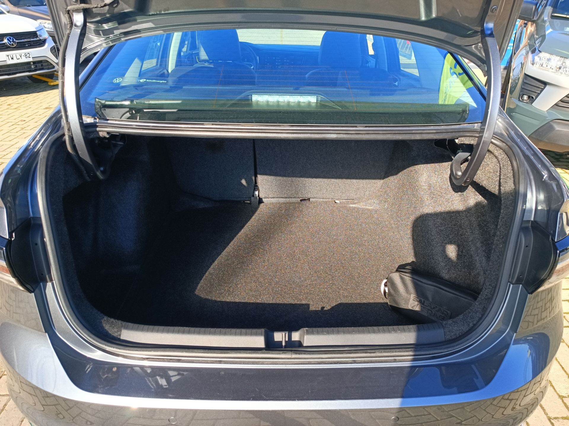 VOLKSWAGEN - 29