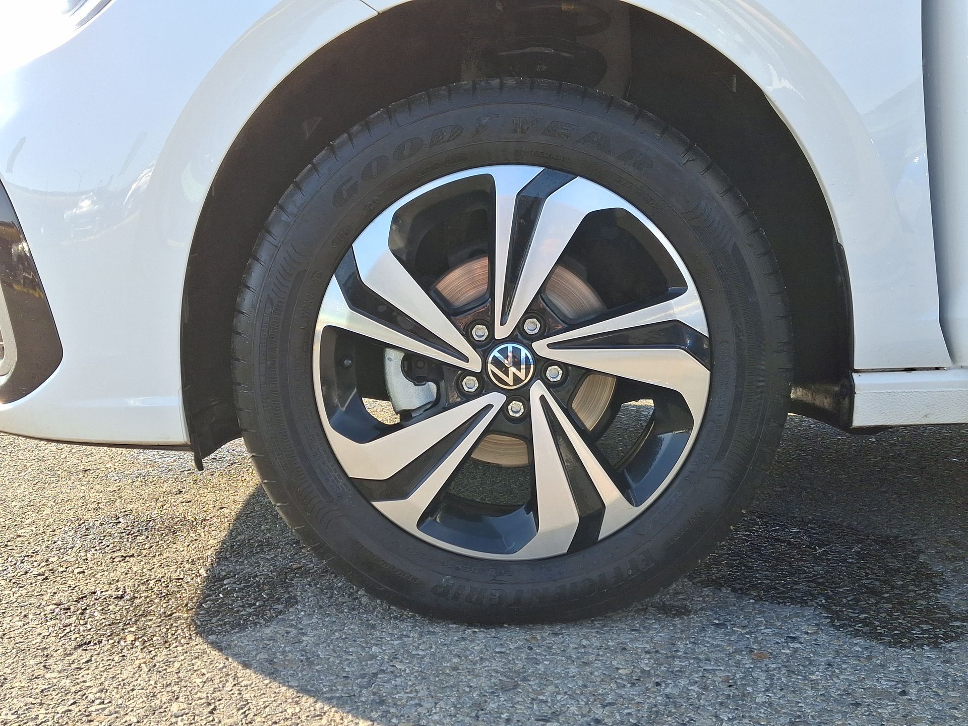 VOLKSWAGEN - 17