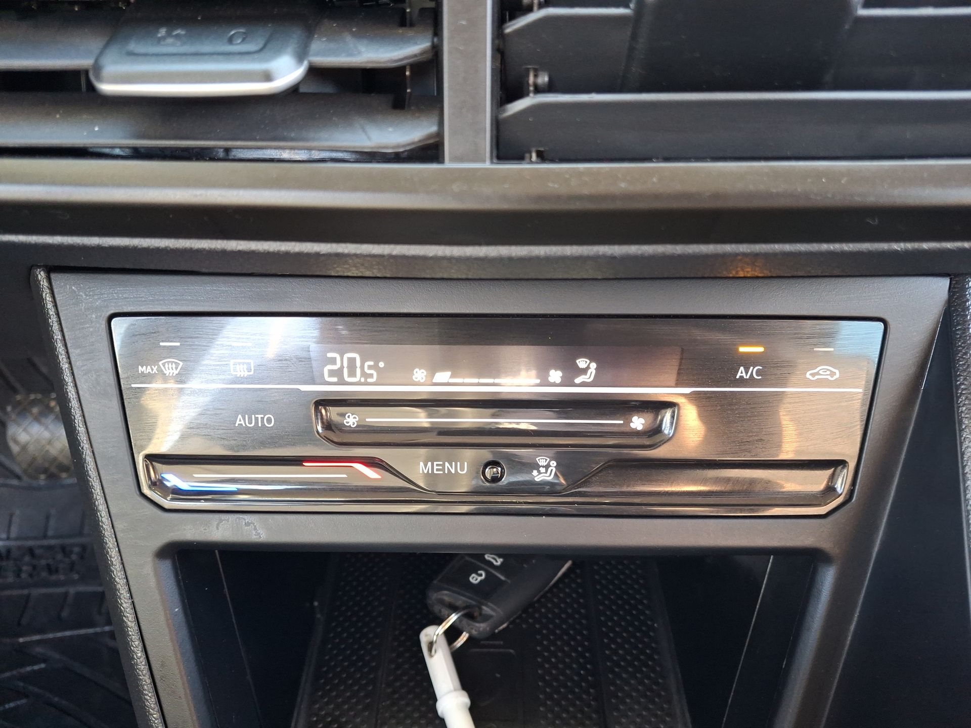 VOLKSWAGEN - 24