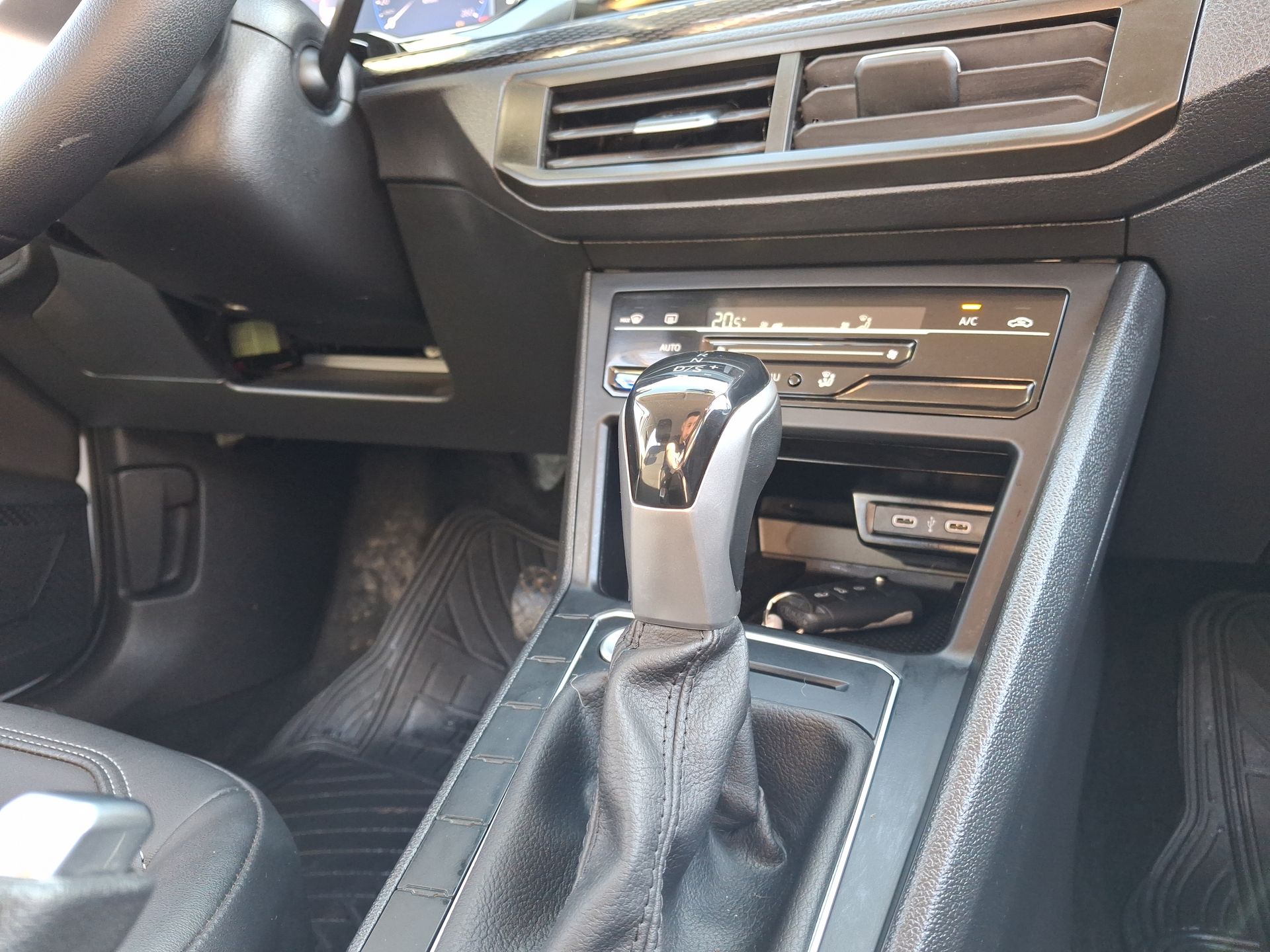 VOLKSWAGEN - 25