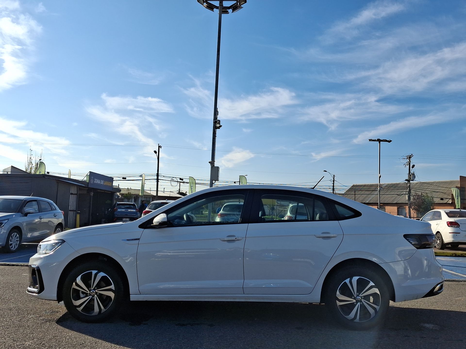VOLKSWAGEN - 4
