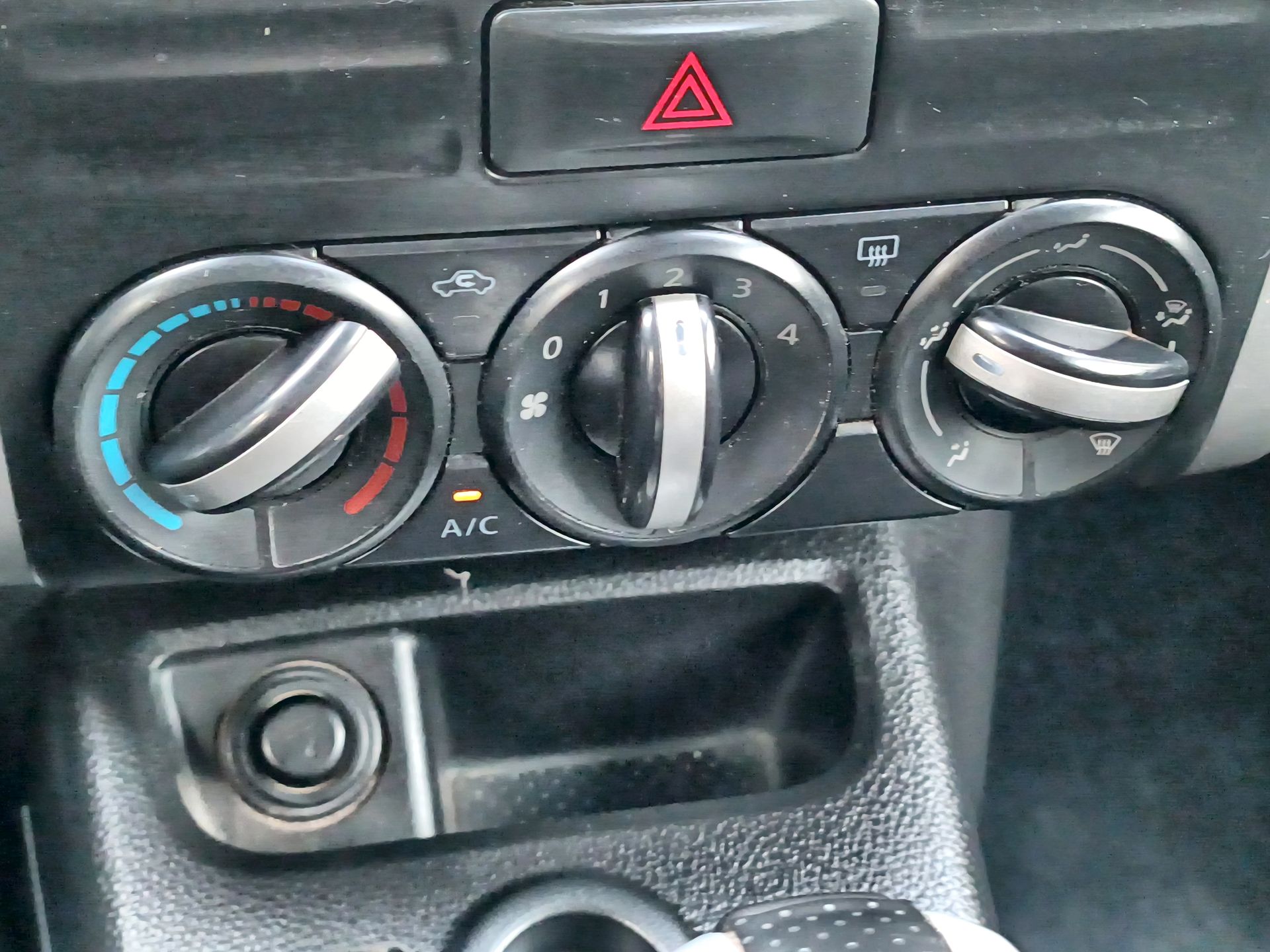 NISSAN - 25