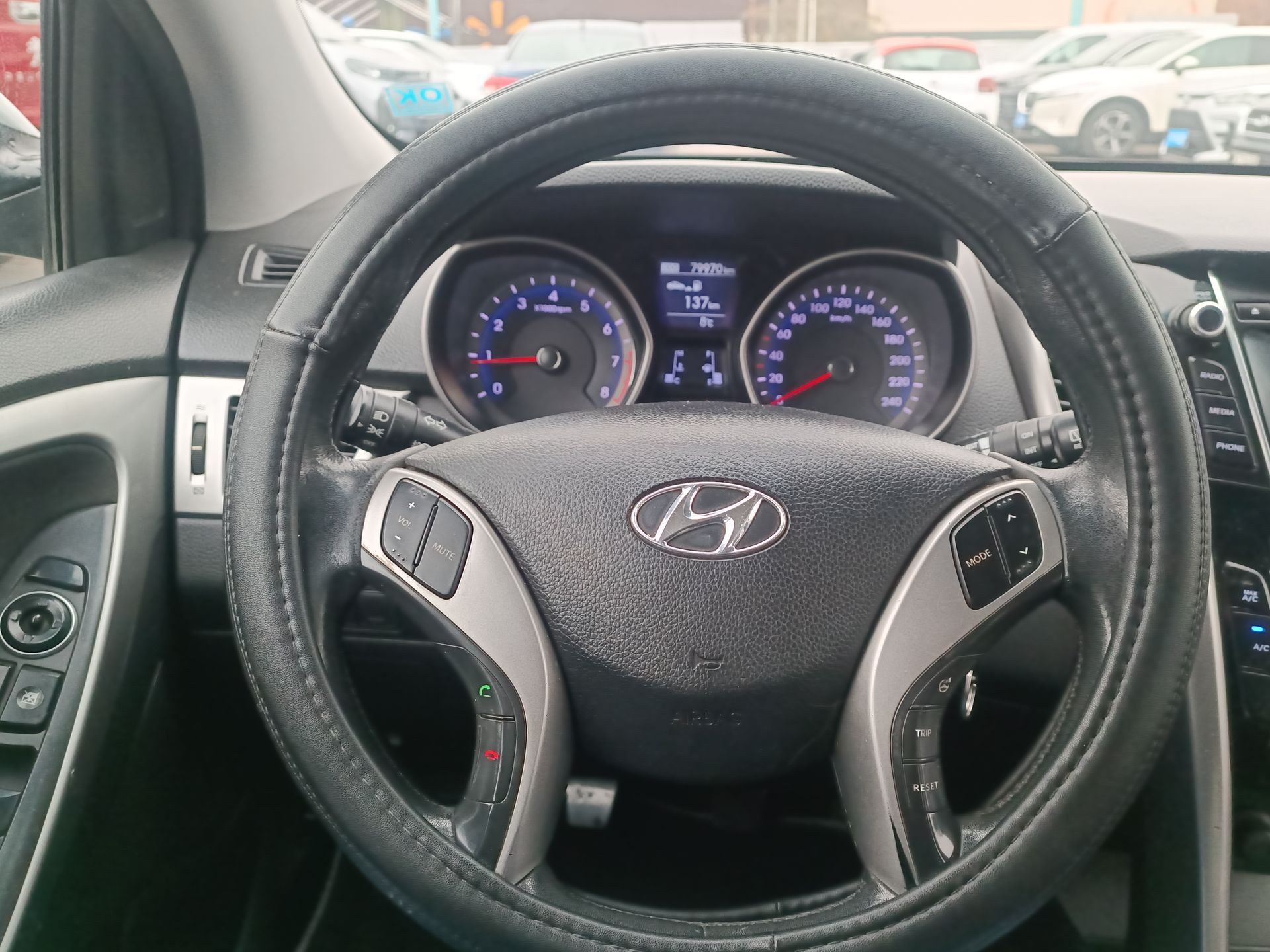 HYUNDAI - 22