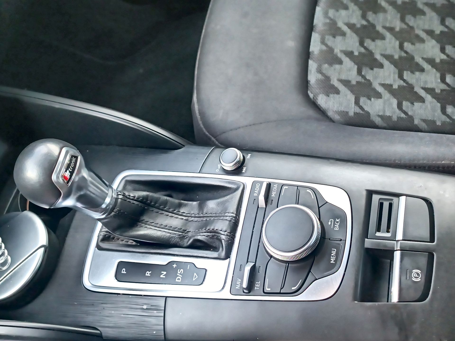 AUDI - 30