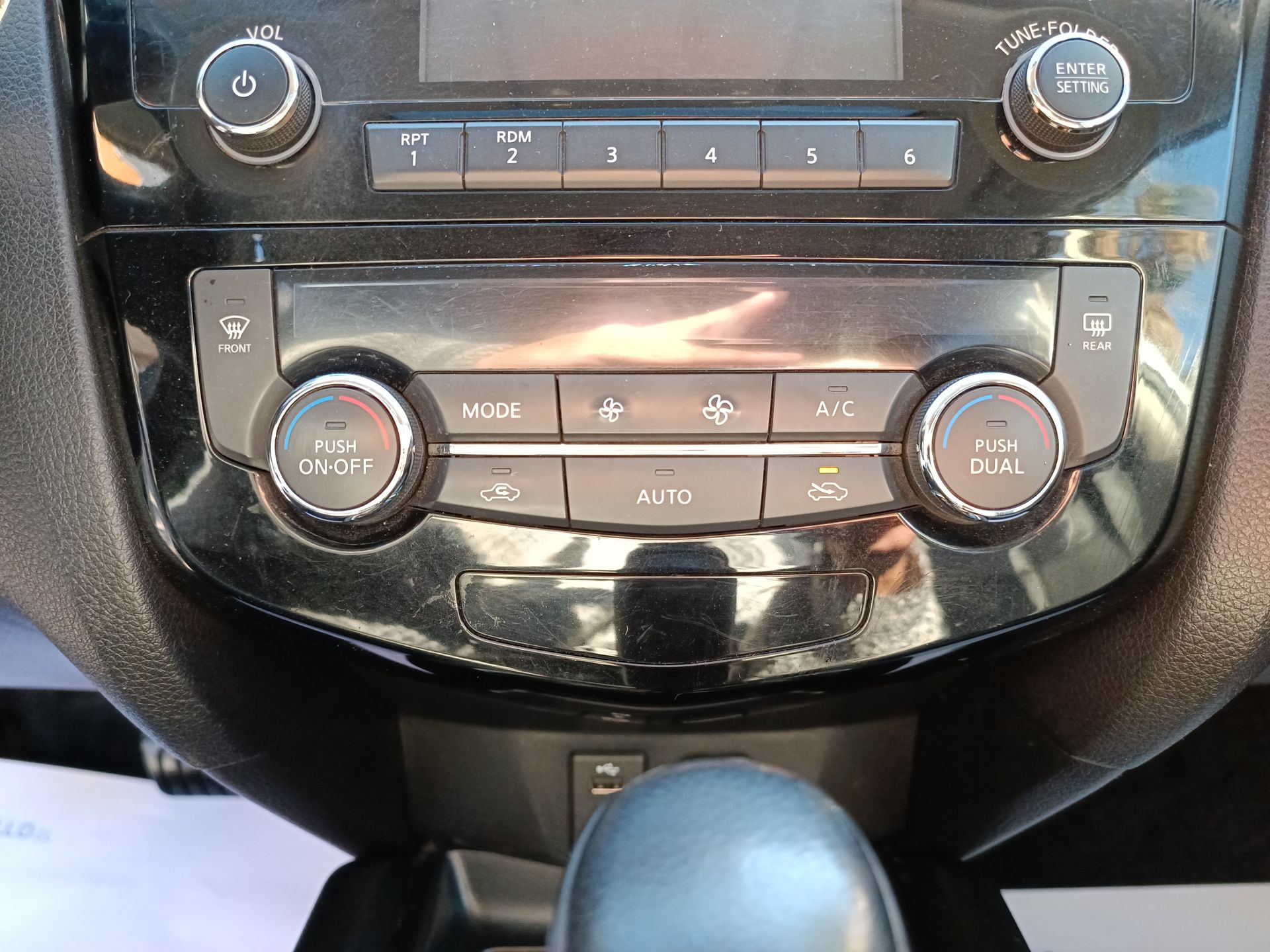 NISSAN - 26