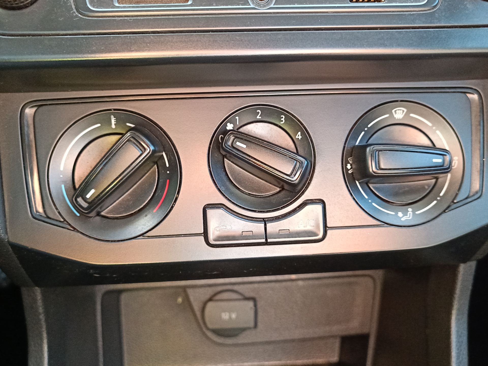 VOLKSWAGEN - 25