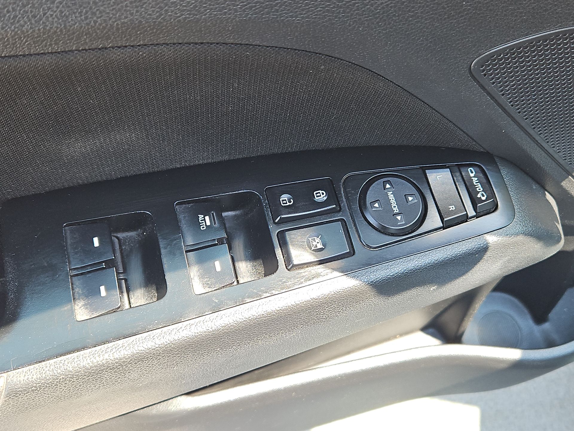 HYUNDAI - 10