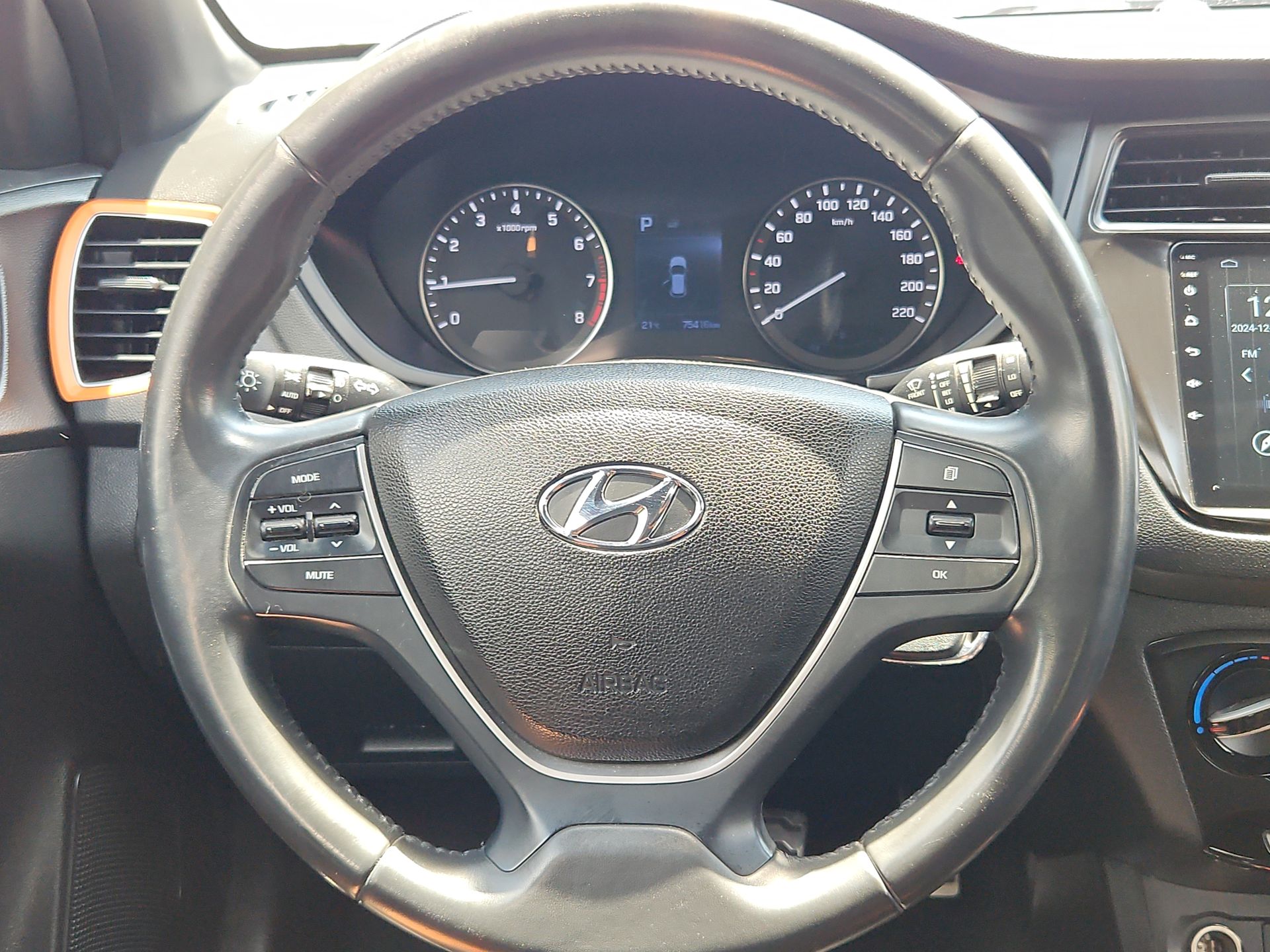 HYUNDAI - 13