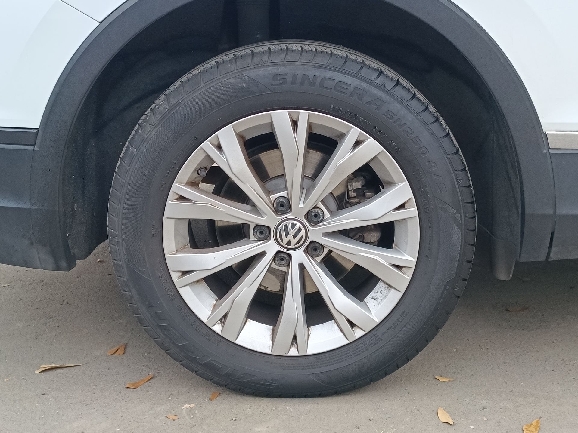 VOLKSWAGEN - 17