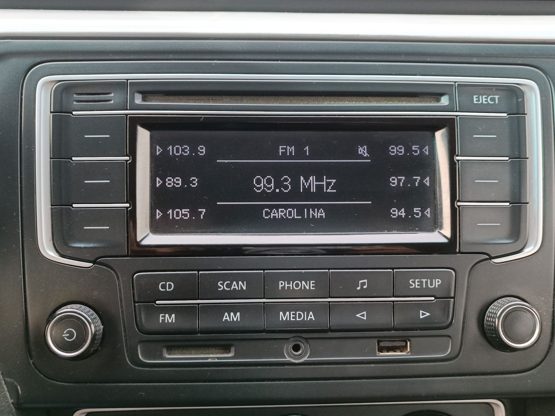VOLKSWAGEN - 24