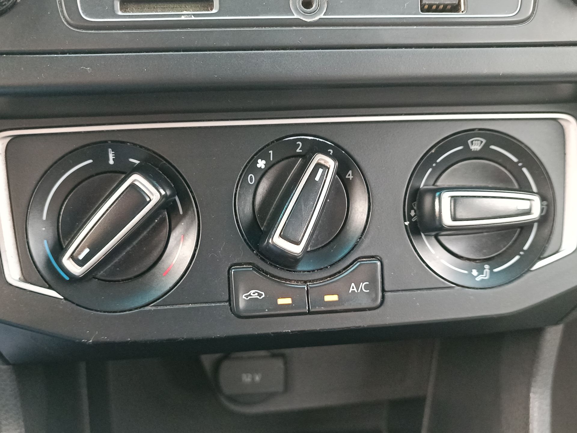 VOLKSWAGEN - 25