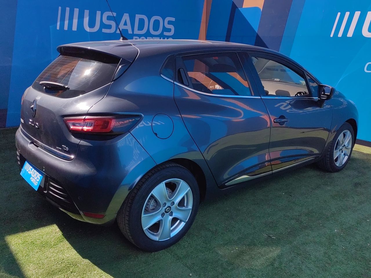 RENAULT - 12