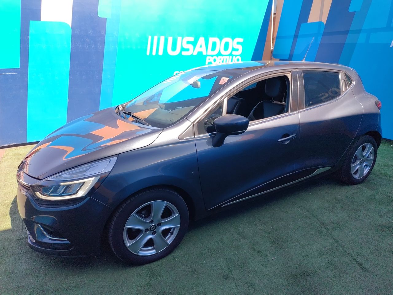 RENAULT - 6