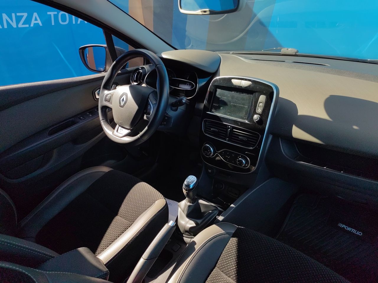 RENAULT - 19