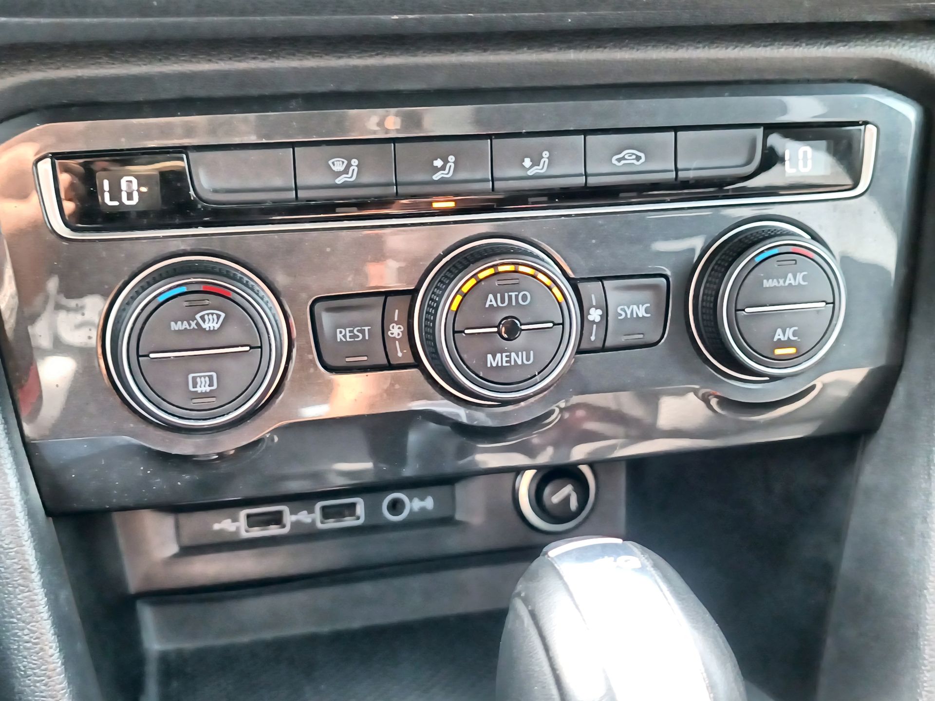 VOLKSWAGEN - 26