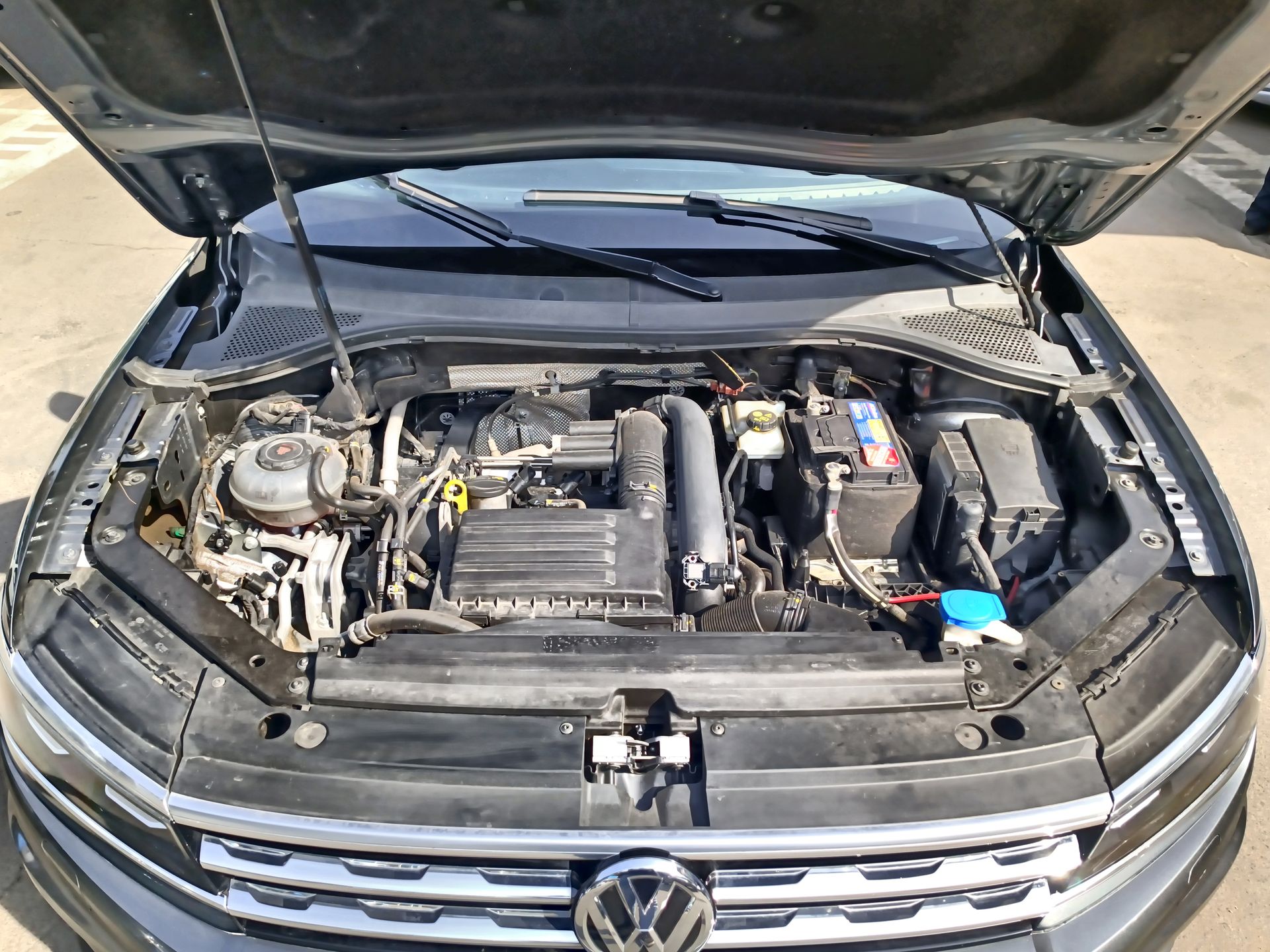 VOLKSWAGEN - 18
