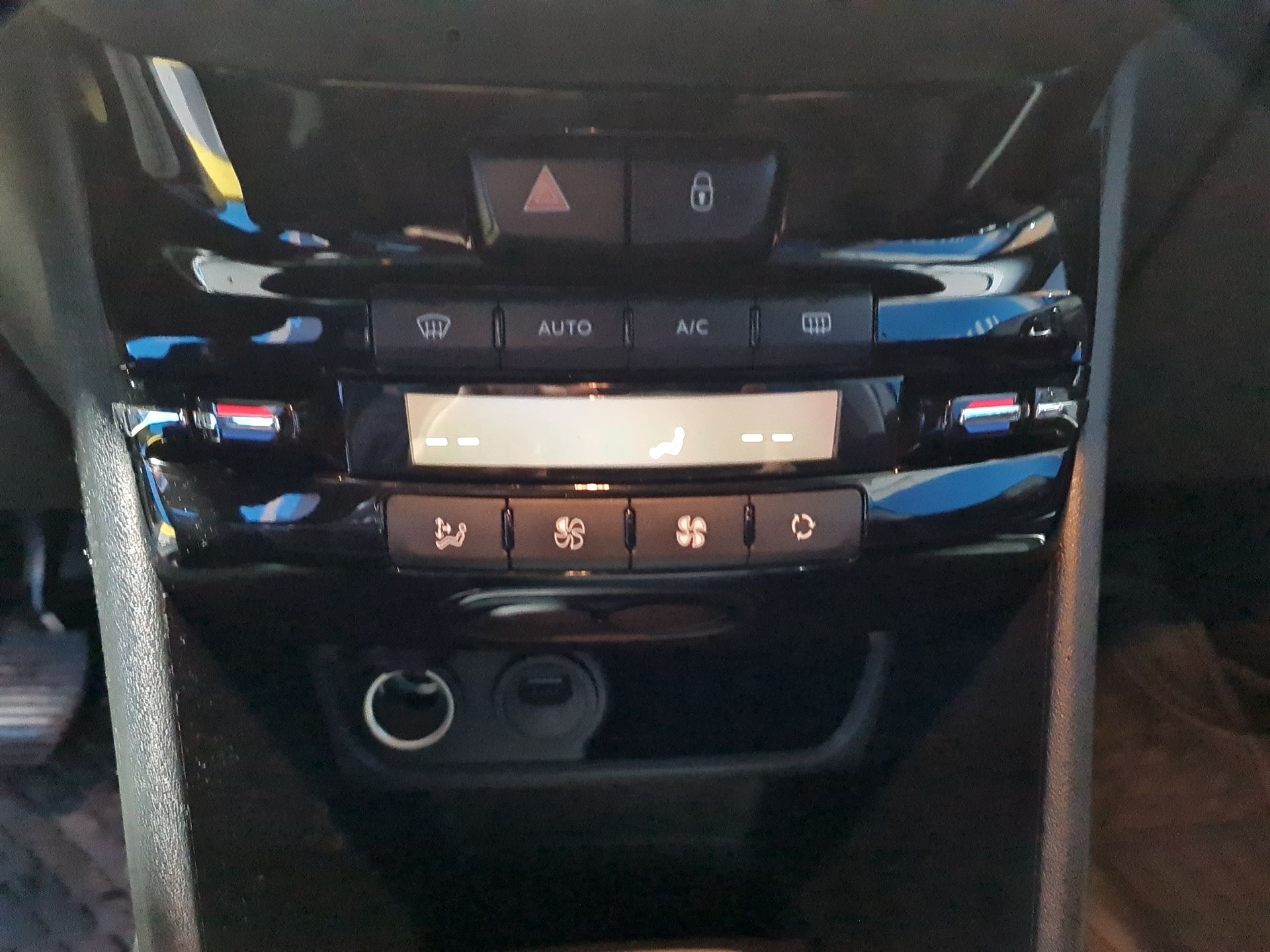 PEUGEOT - 28