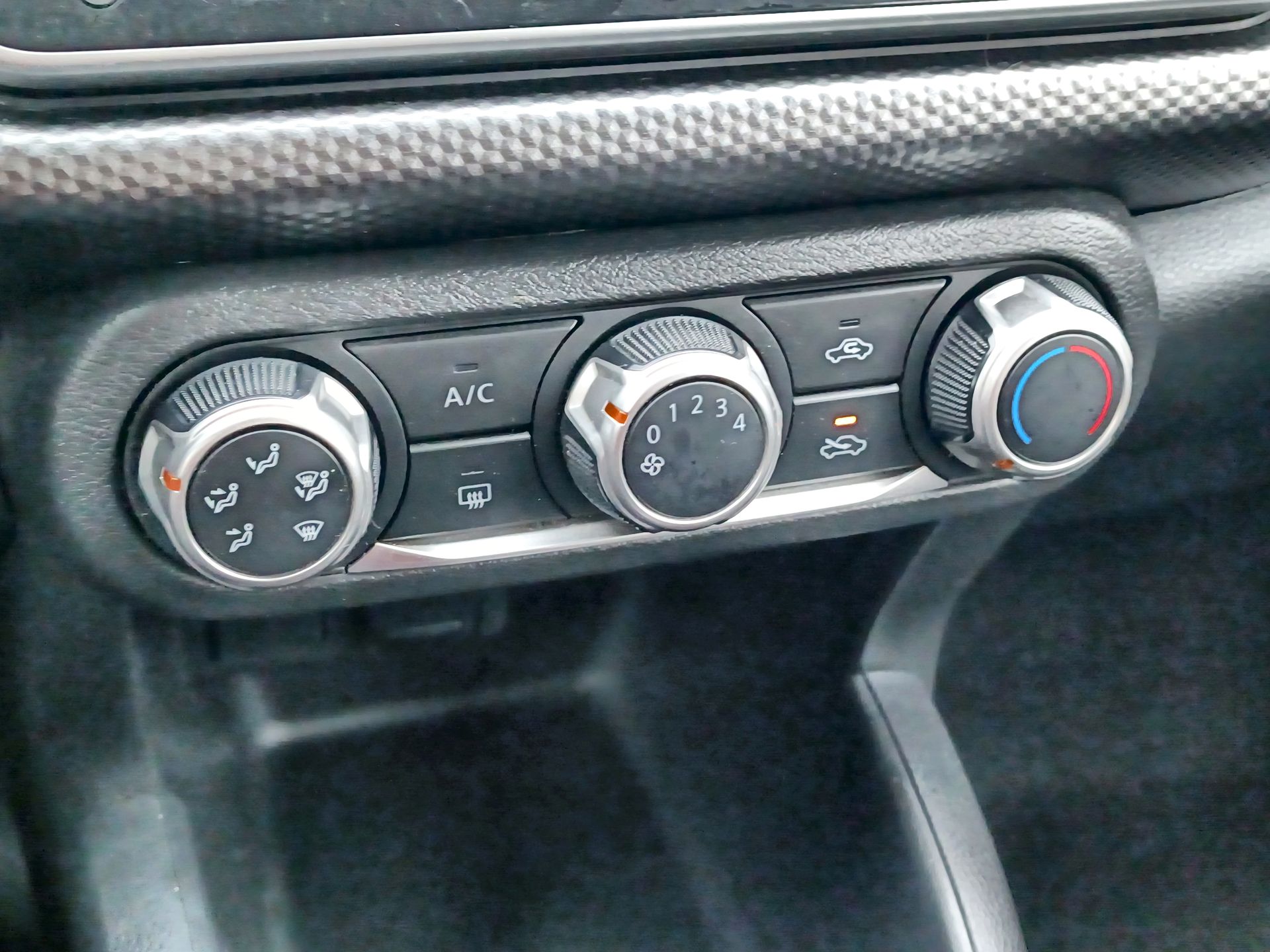 NISSAN - 25