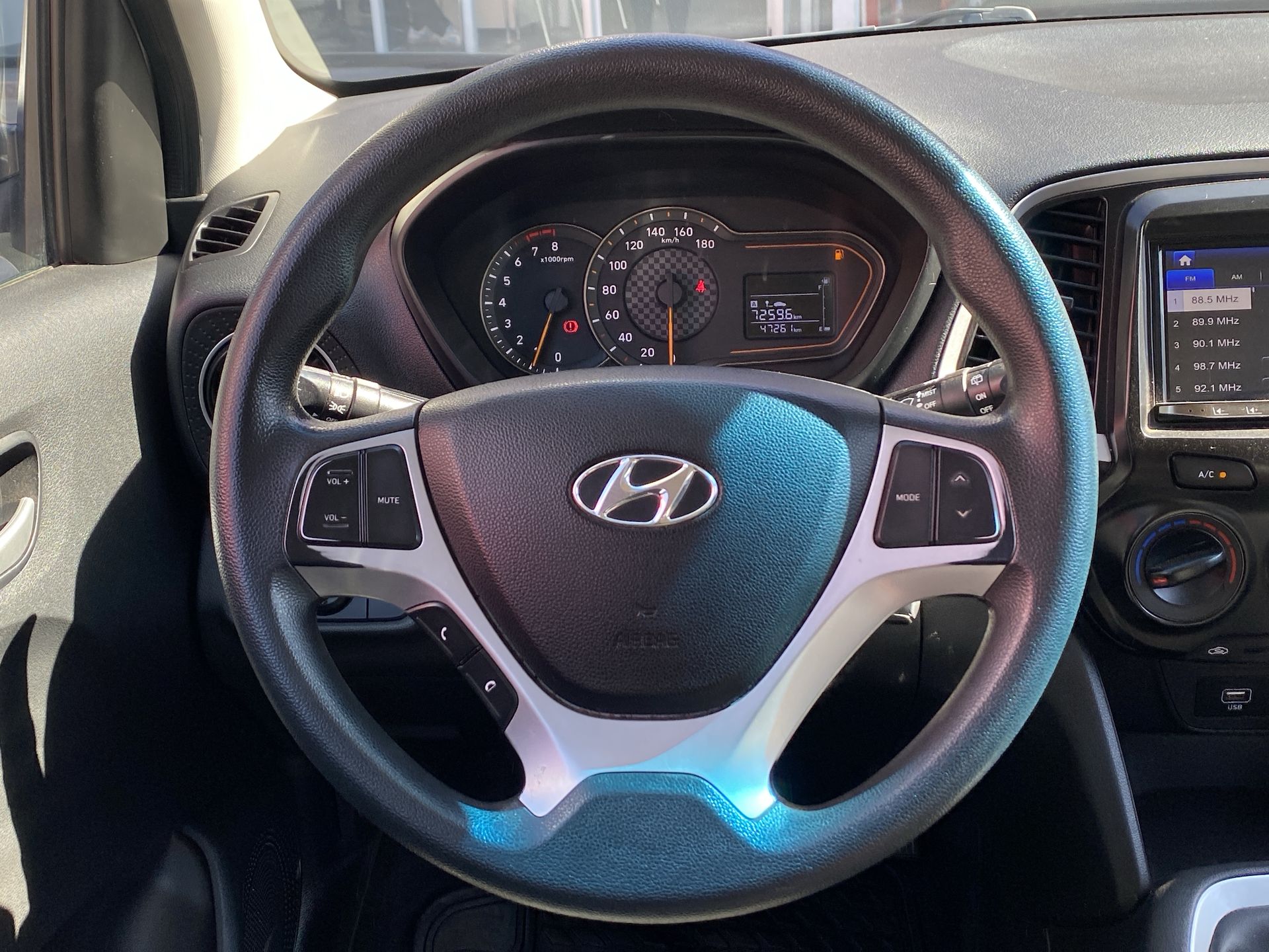 HYUNDAI - 12