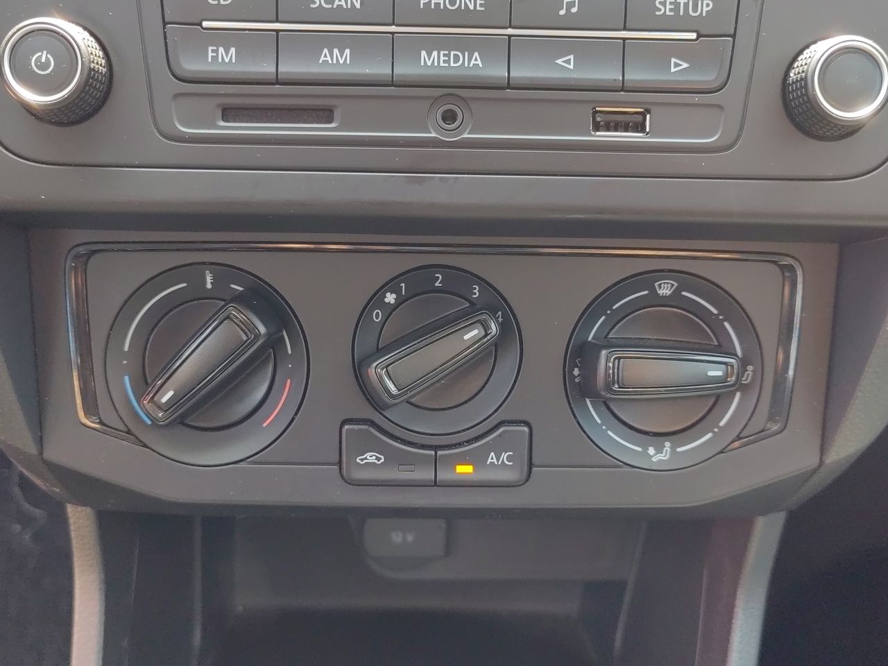 VOLKSWAGEN - 29