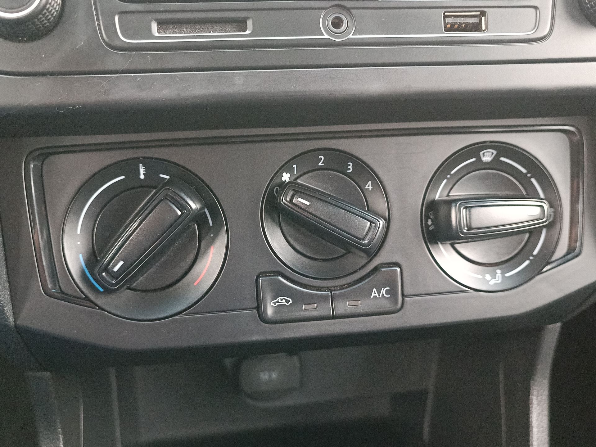 VOLKSWAGEN - 25