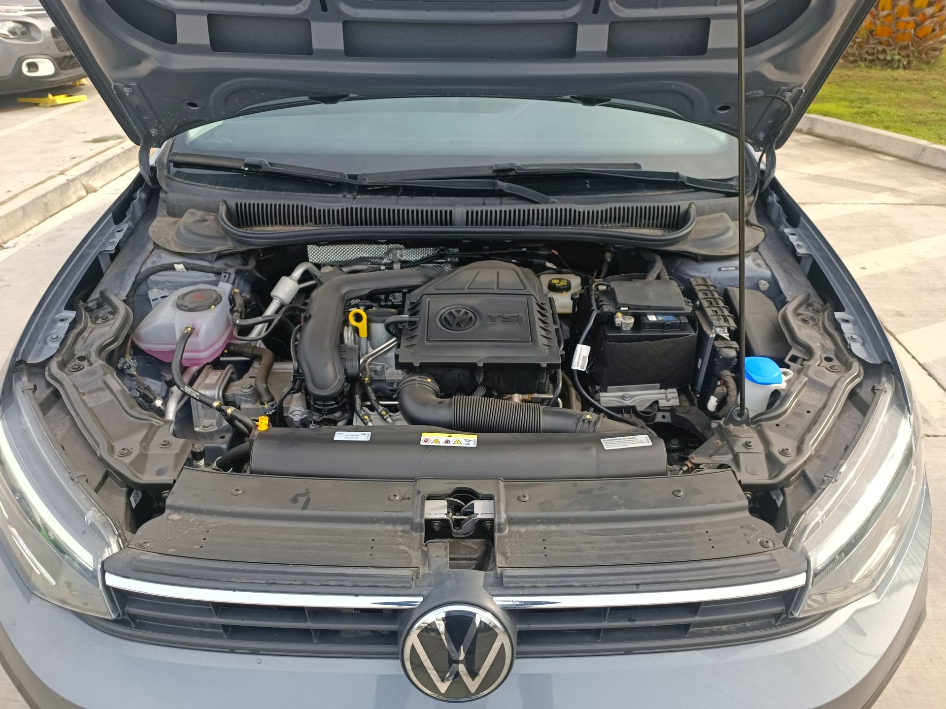VOLKSWAGEN - 18