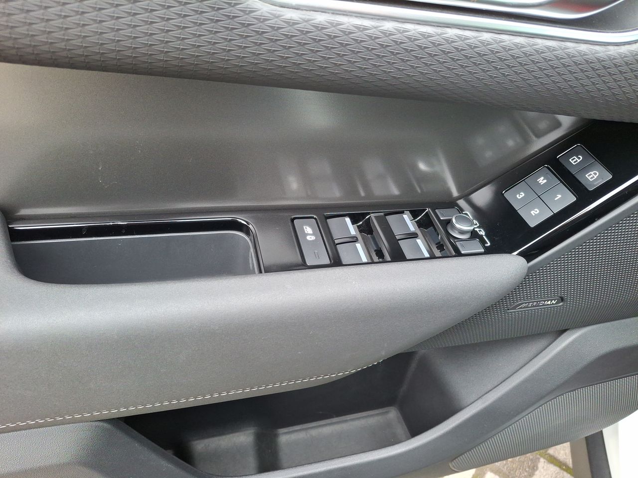 LAND ROVER - 22