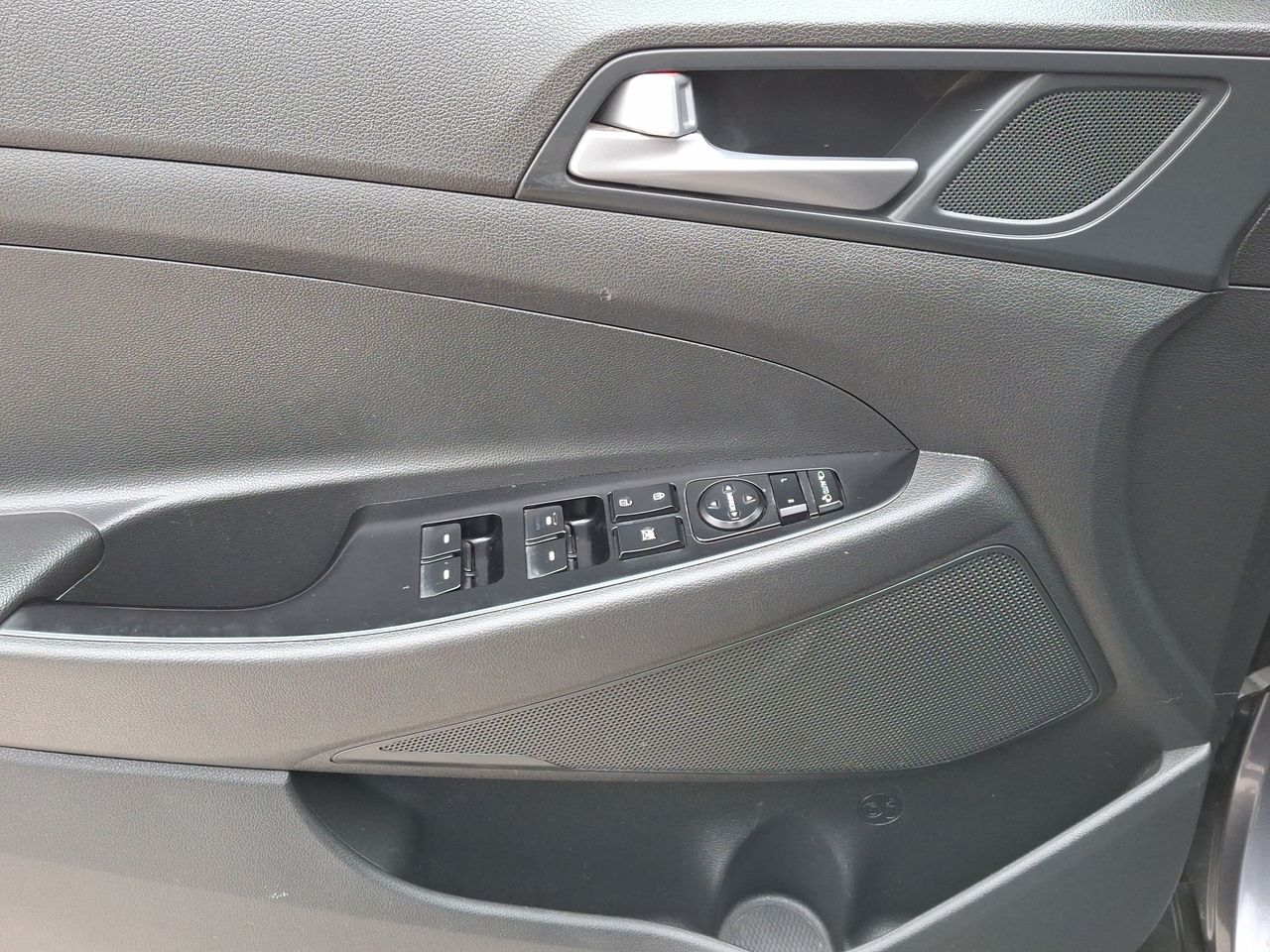 HYUNDAI - 20