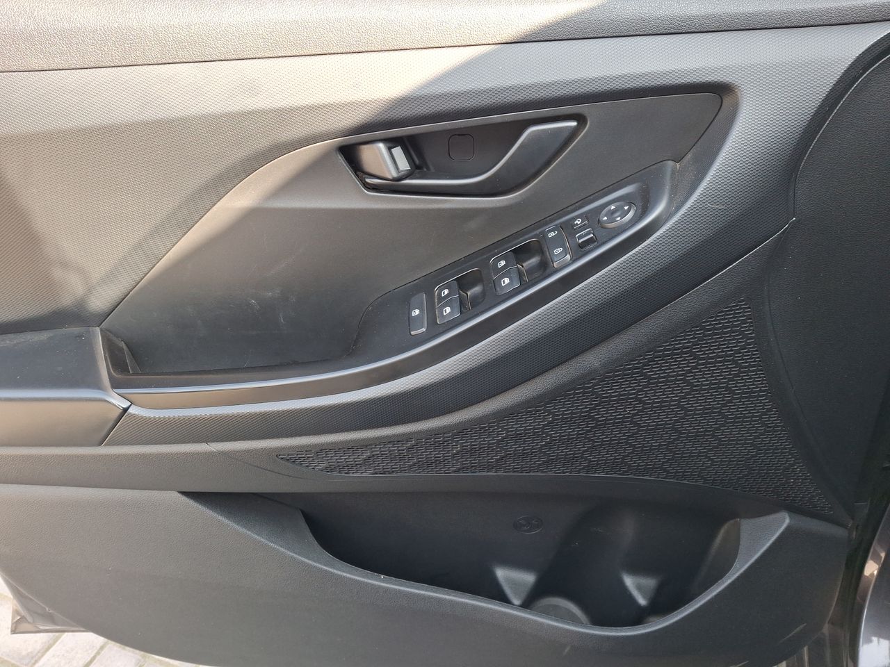 HYUNDAI - 20