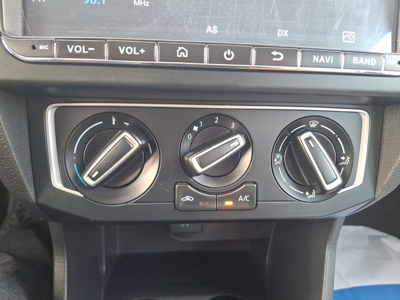 VOLKSWAGEN - 28