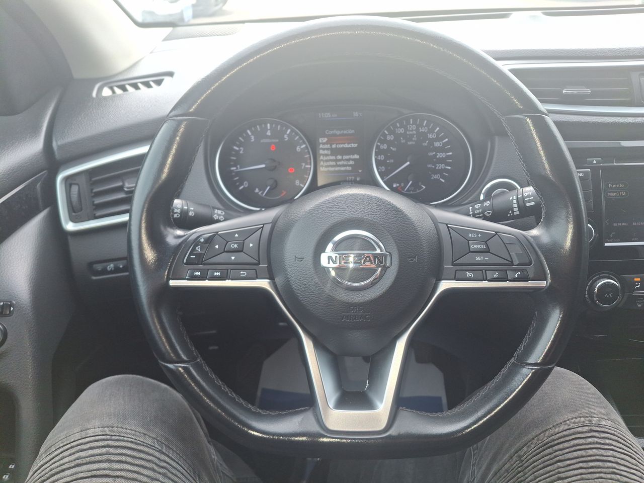 NISSAN - 23