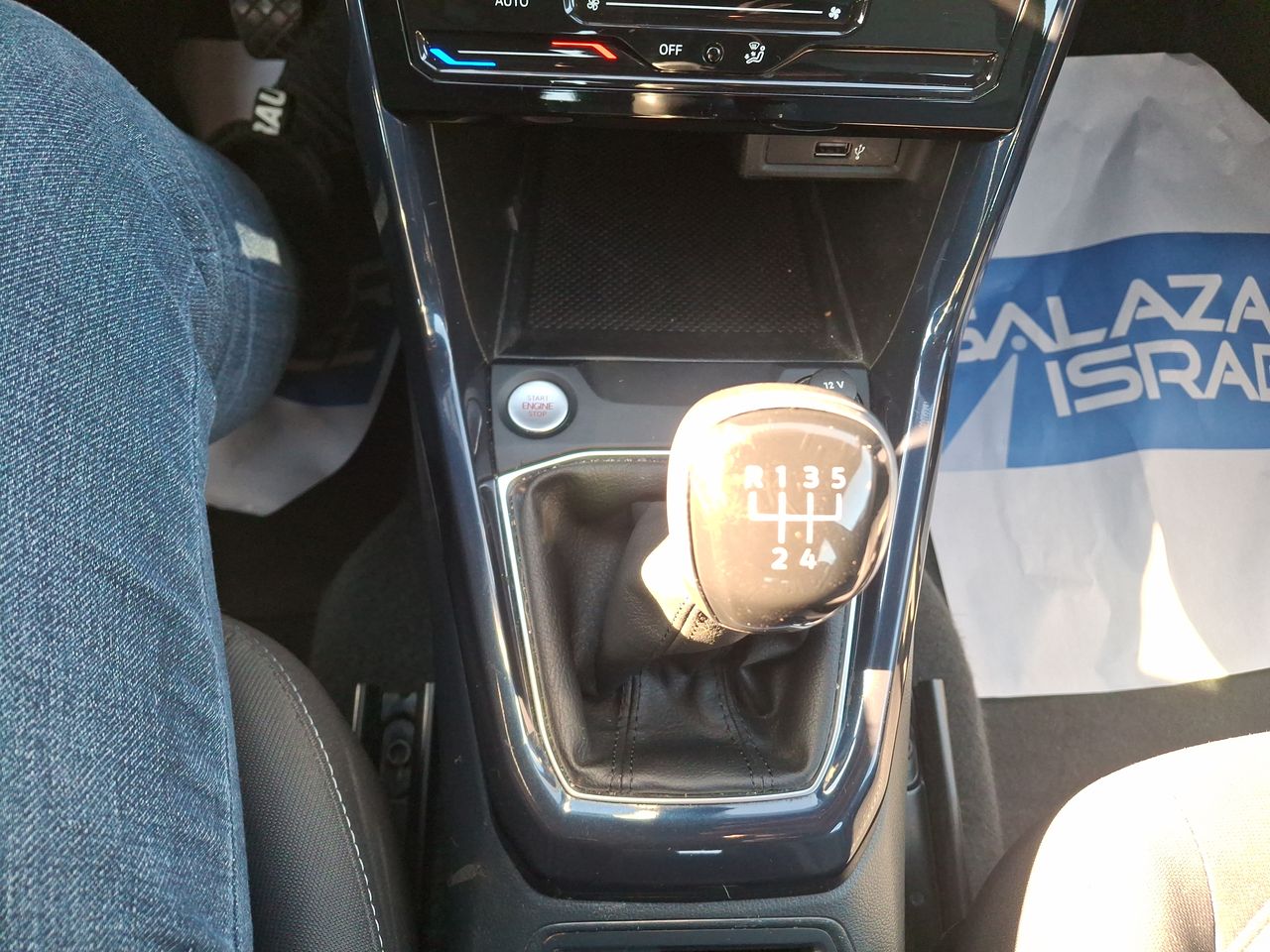 VOLKSWAGEN - 29