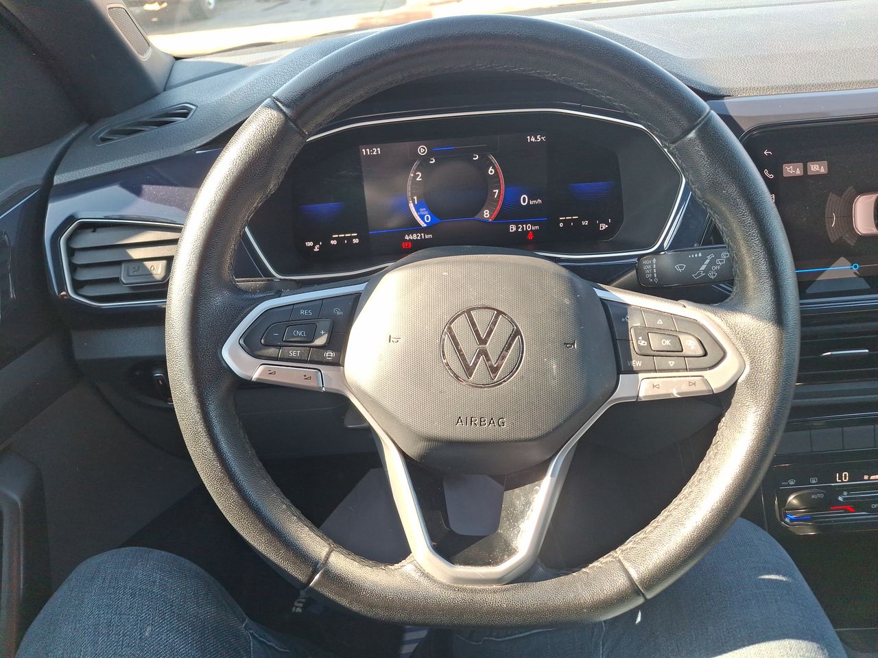 VOLKSWAGEN - 23