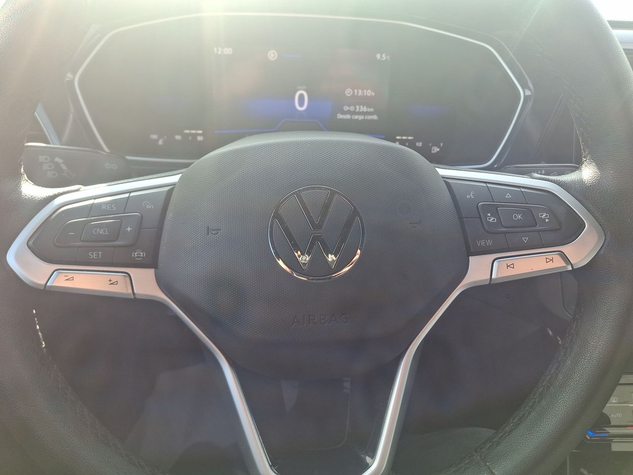 VOLKSWAGEN - 24