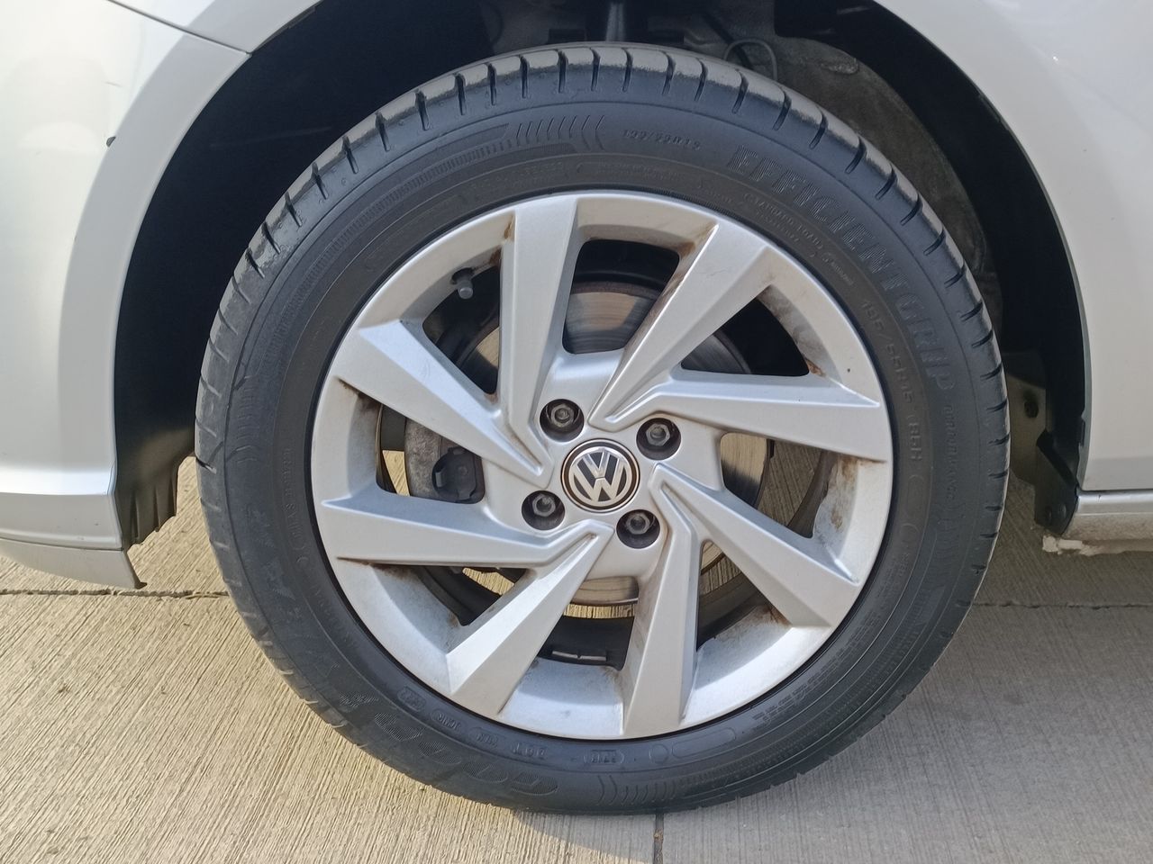 VOLKSWAGEN - 17