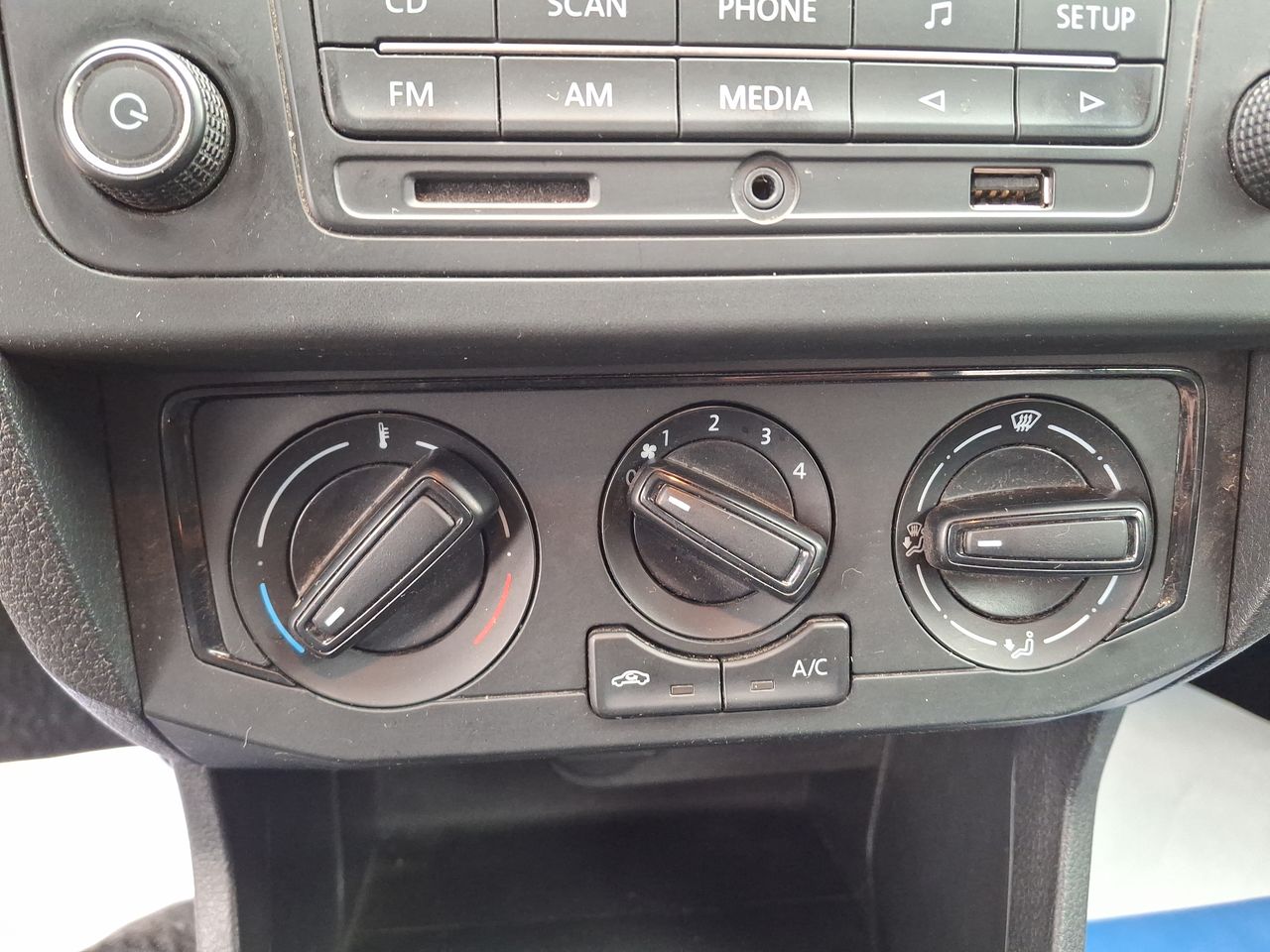 VOLKSWAGEN - 26