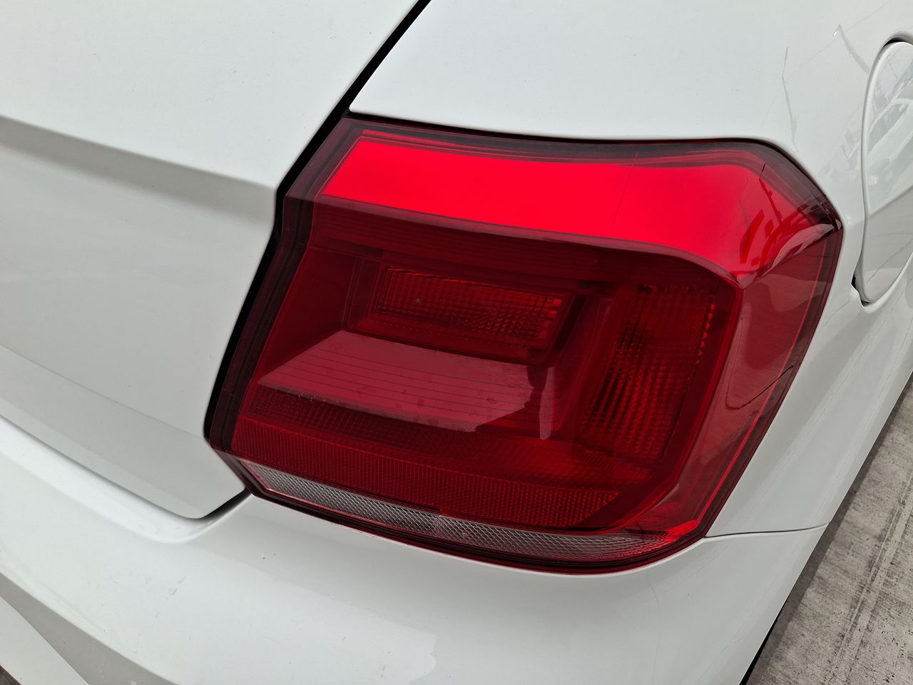 VOLKSWAGEN - 19