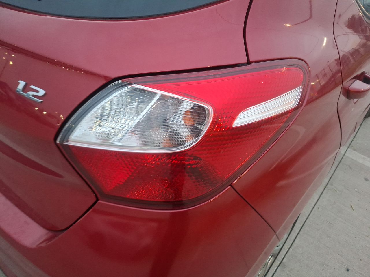 HYUNDAI - 20