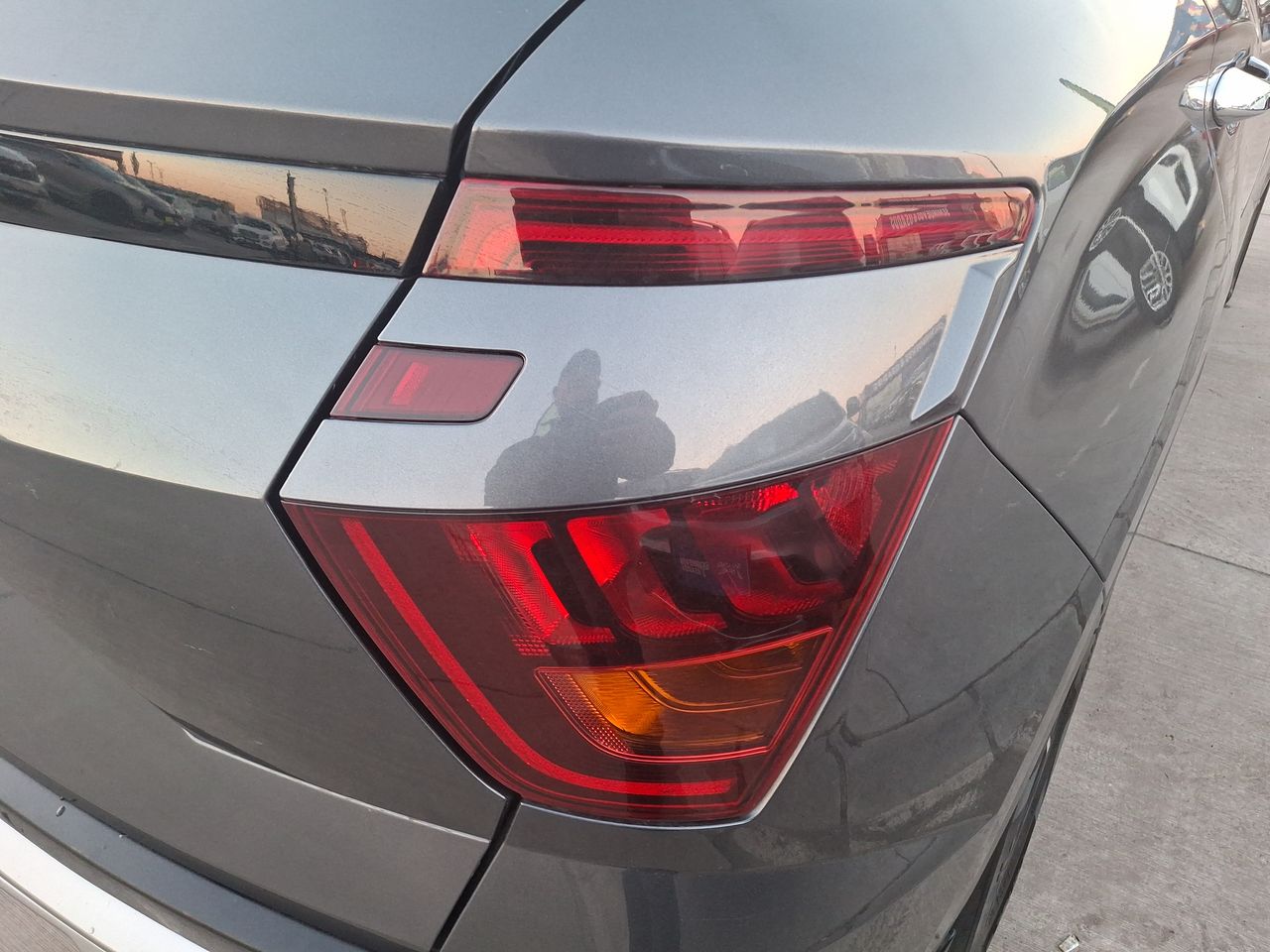 HYUNDAI - 20