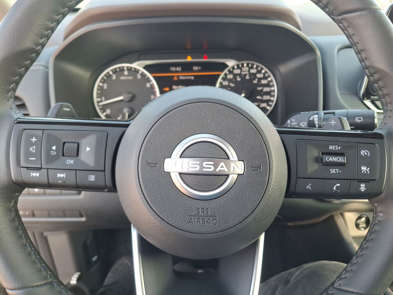 NISSAN - 24