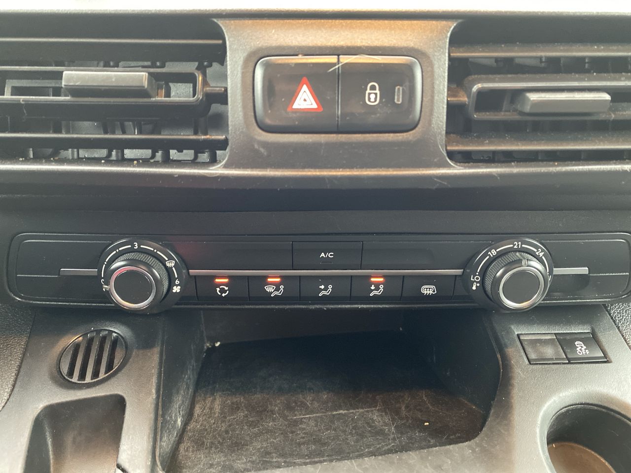 PEUGEOT - 27