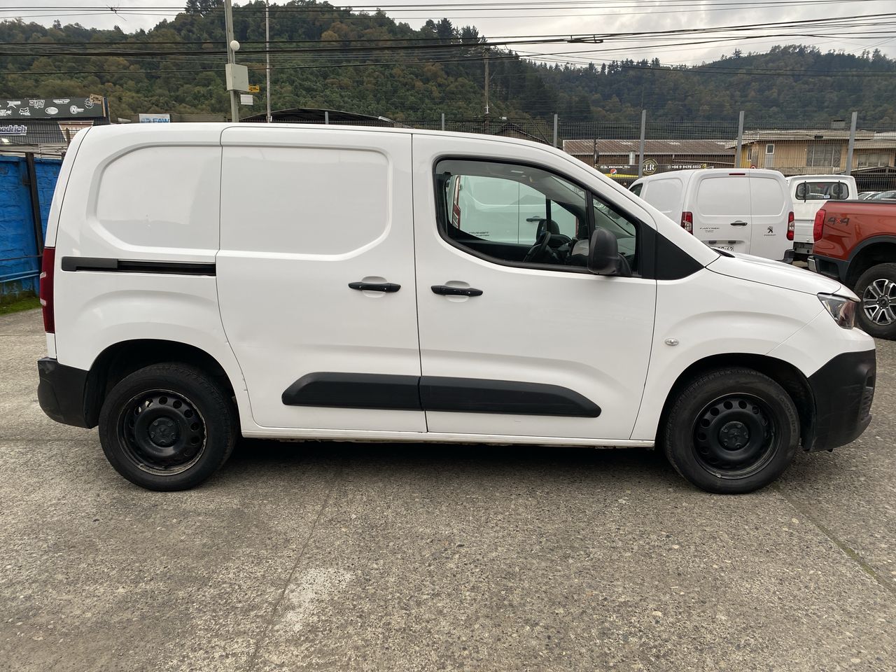 PEUGEOT - 8