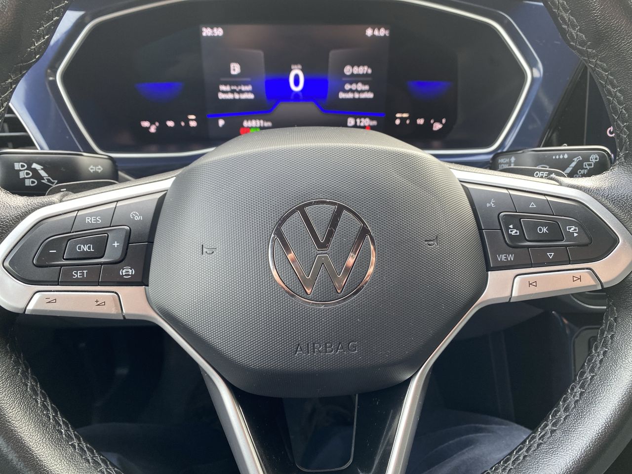 VOLKSWAGEN - 26