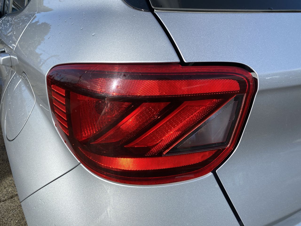 HYUNDAI - 20