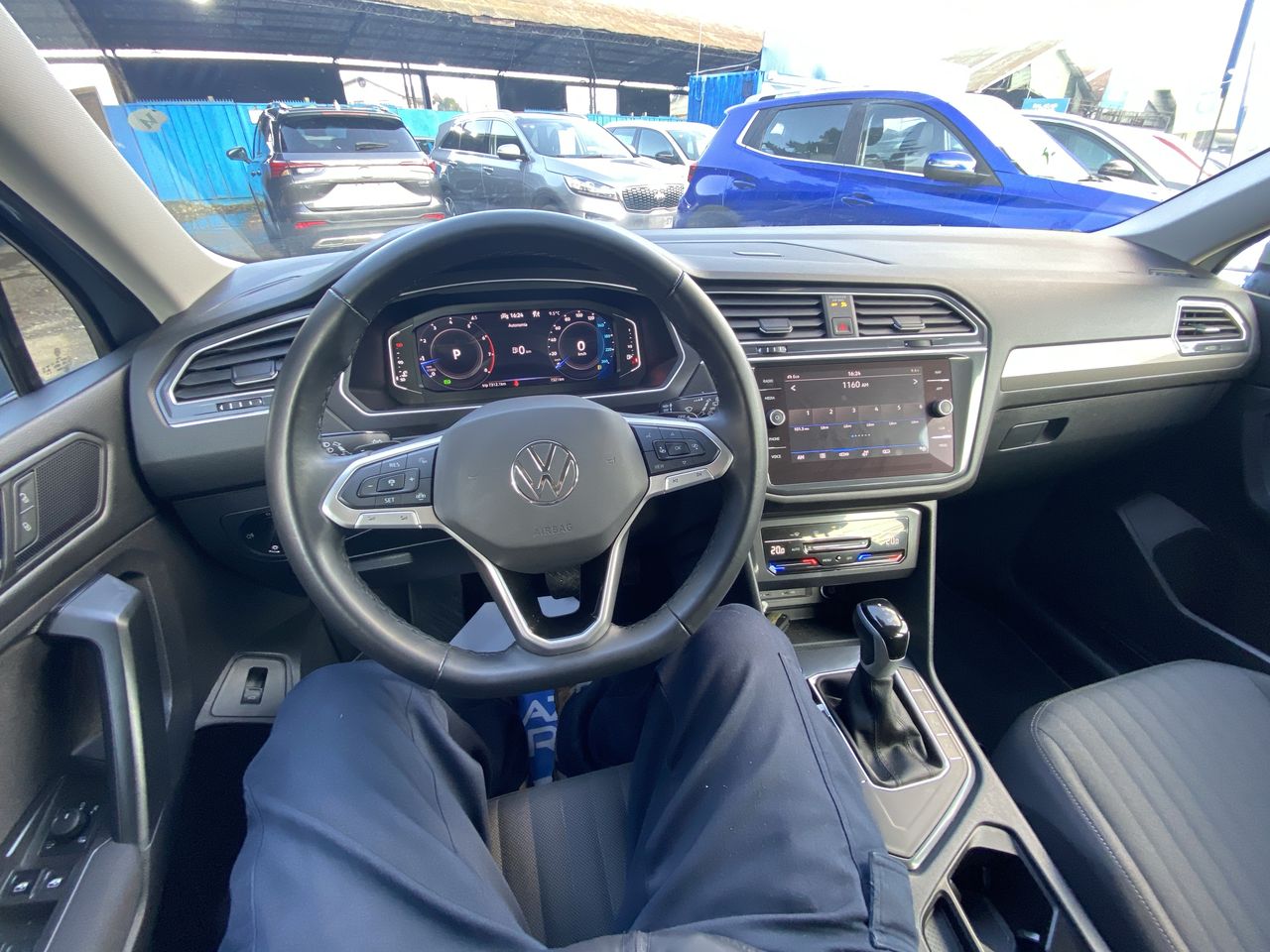 VOLKSWAGEN - 32
